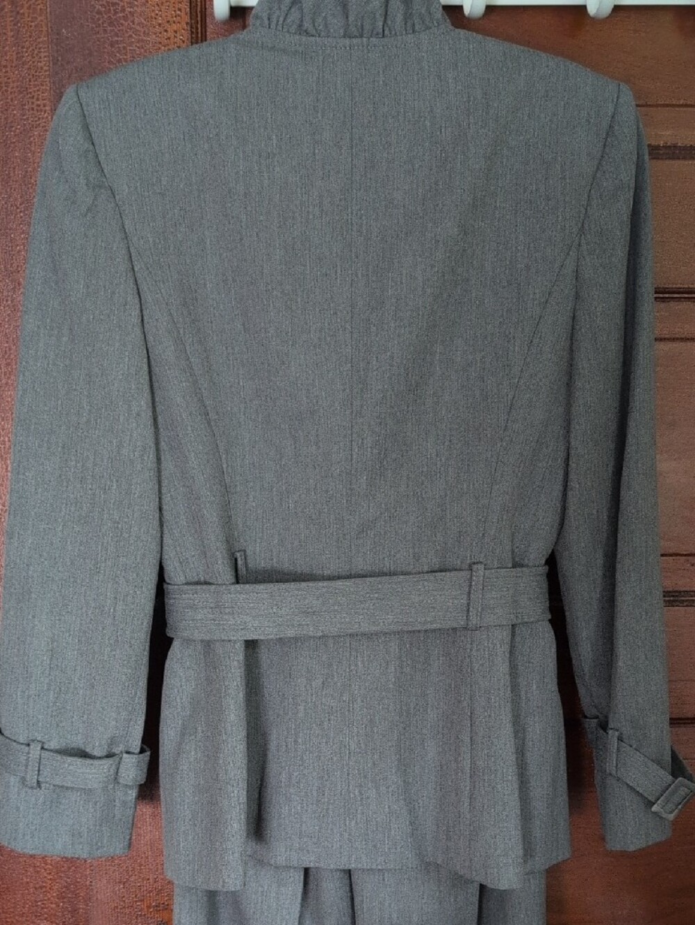 Tahari ASL Women's Gray Ruffled Collar Two-Piece Pantsuit - Picture 4 of 6